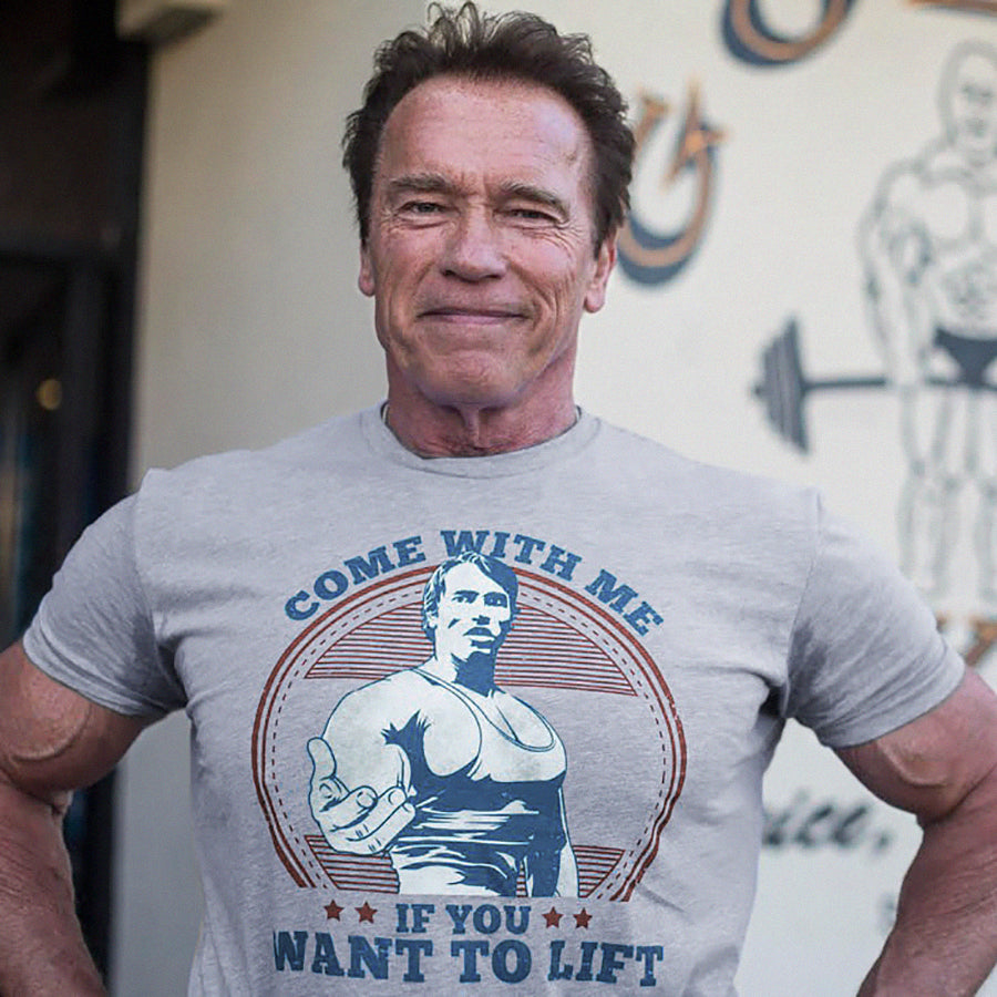 schwarzenegge con camiseta come with me if you want to lift en color gris