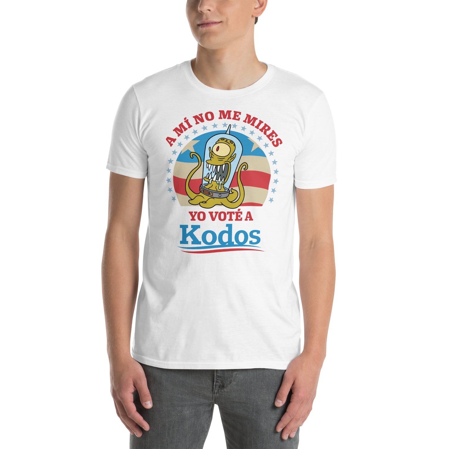 hombre con camiseta a mi no me mires yo vote a kodos de los simpsons en color blanco