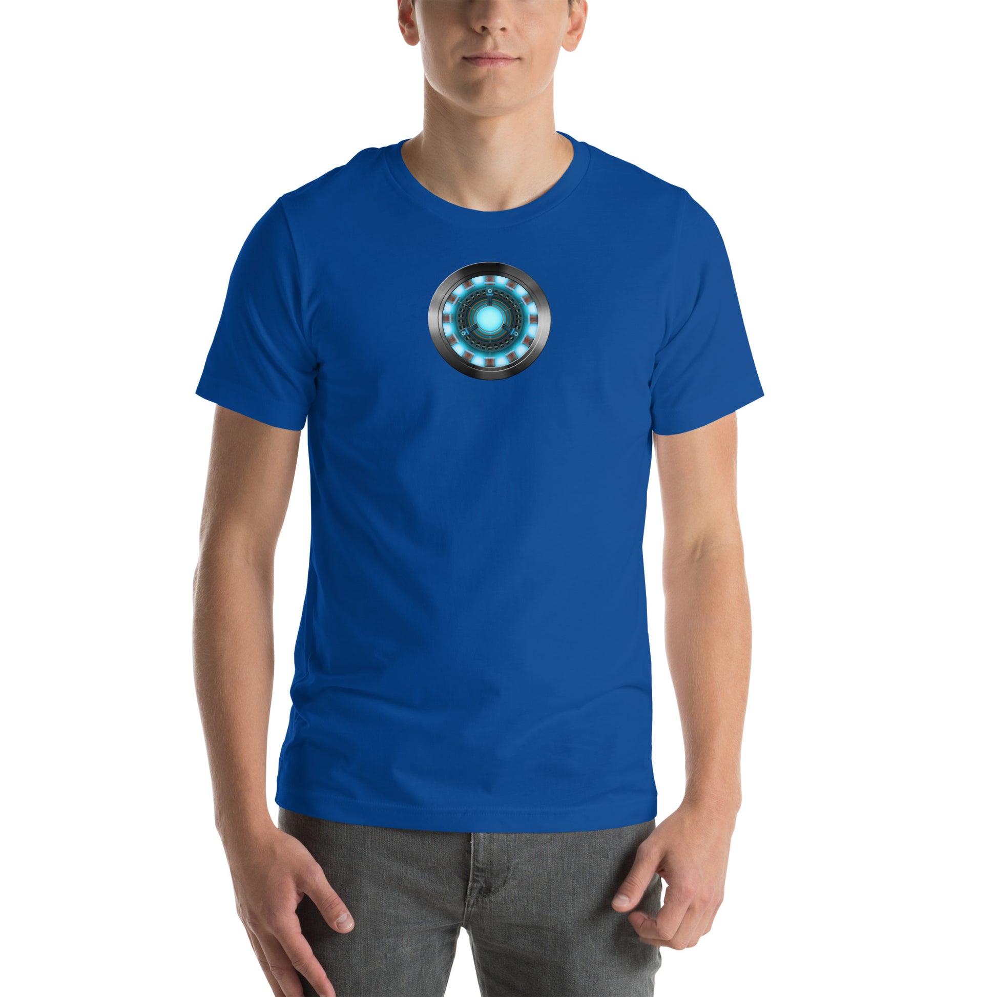 hombre con camiseta arc reactor iron man tony stark en color azul royal