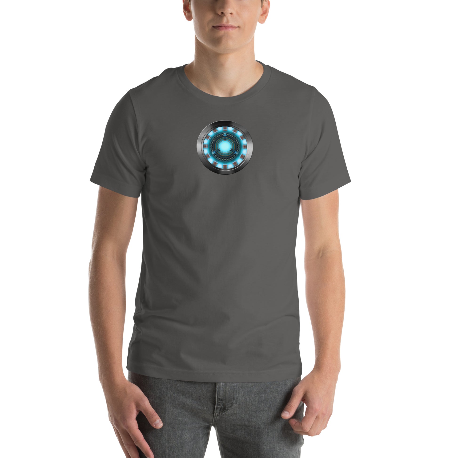 hombre con camiseta arc reactor iron man tony stark en color gris