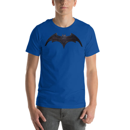 hombre con camiseta batman murcielago el caballero oscuro en color azul royal