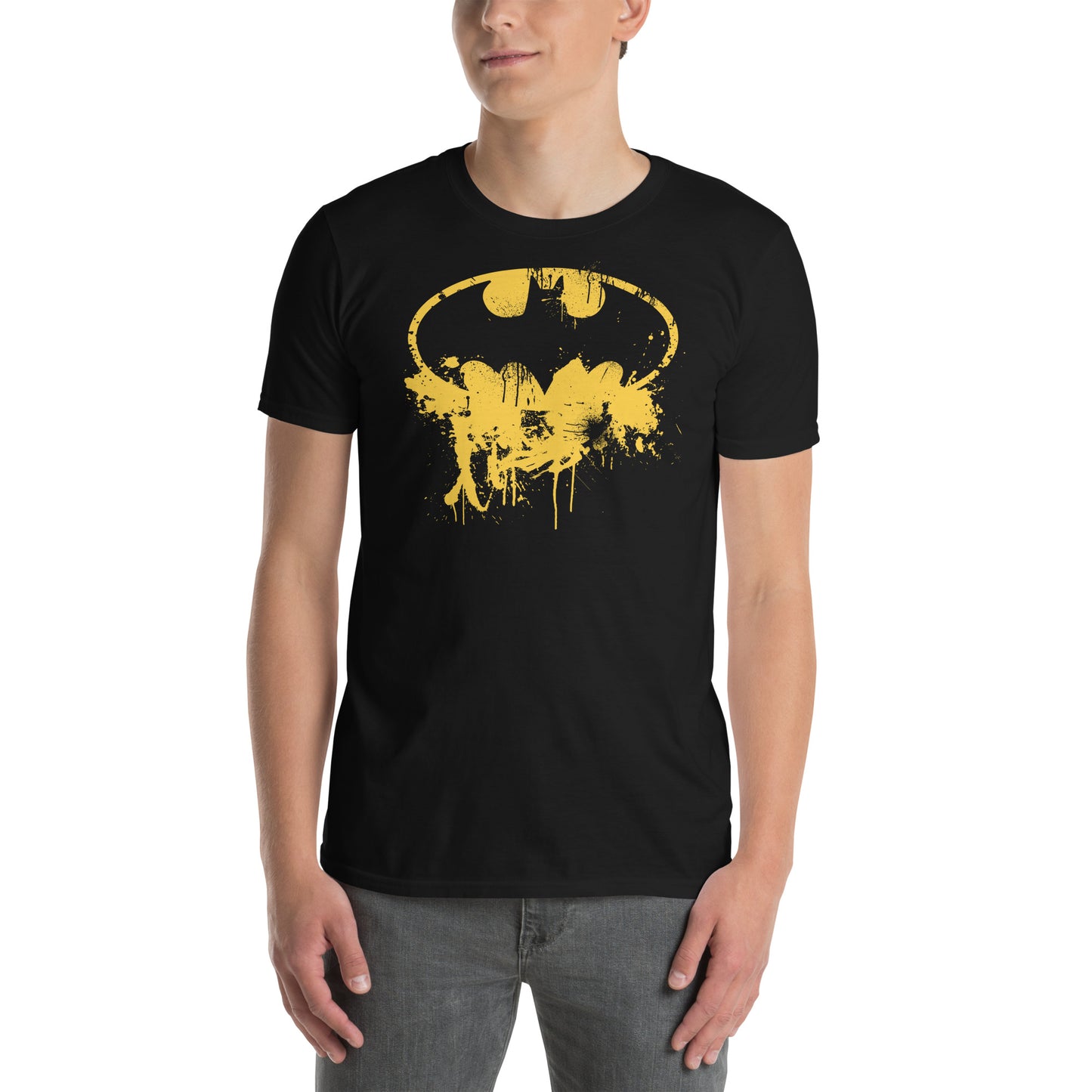 hombre con camiseta batman murcielago splatter en color negro