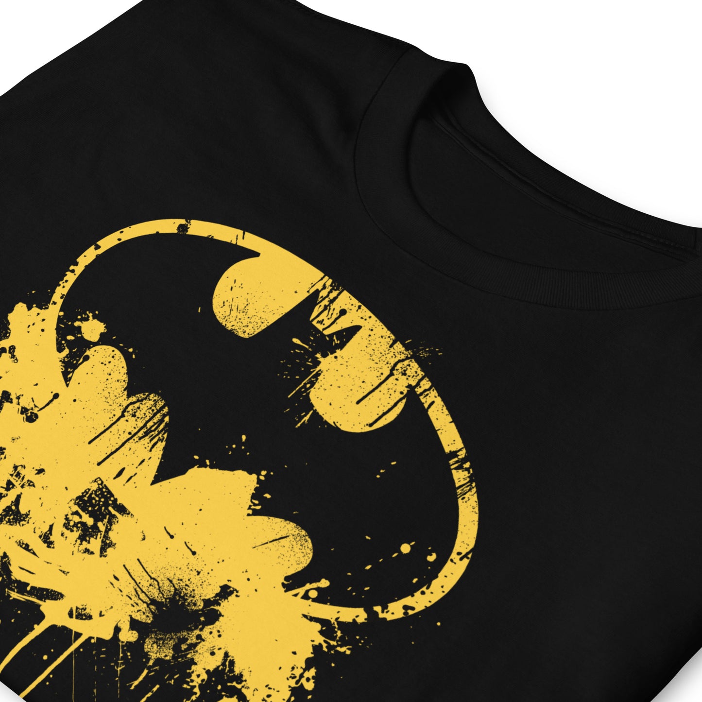 detalle de camiseta batman murcielago splatter en color negro