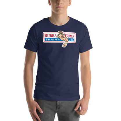 hombre con camiseta bubba gump shrimp company forrest gump en color azul marino