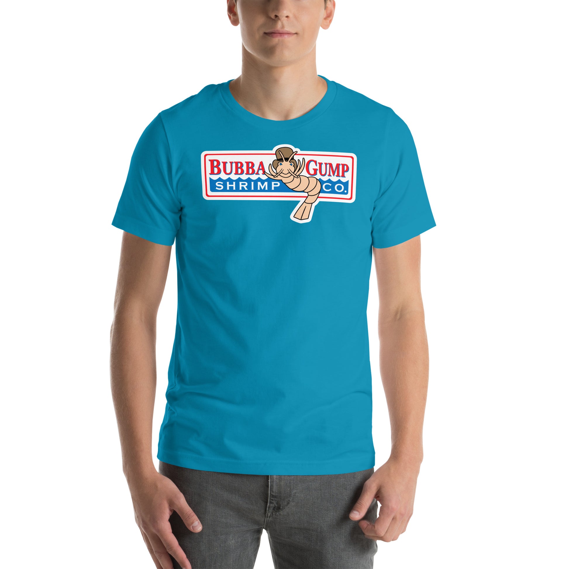 hombre con camiseta bubba gump shrimp company forrest gump en color azul