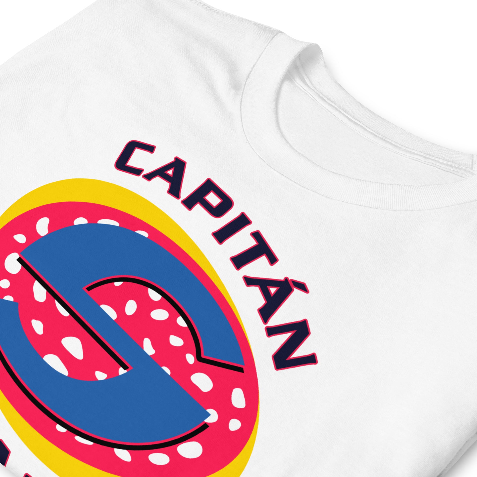 detalle de camiseta el capitan salami de amador en la que se avecina en color blanco