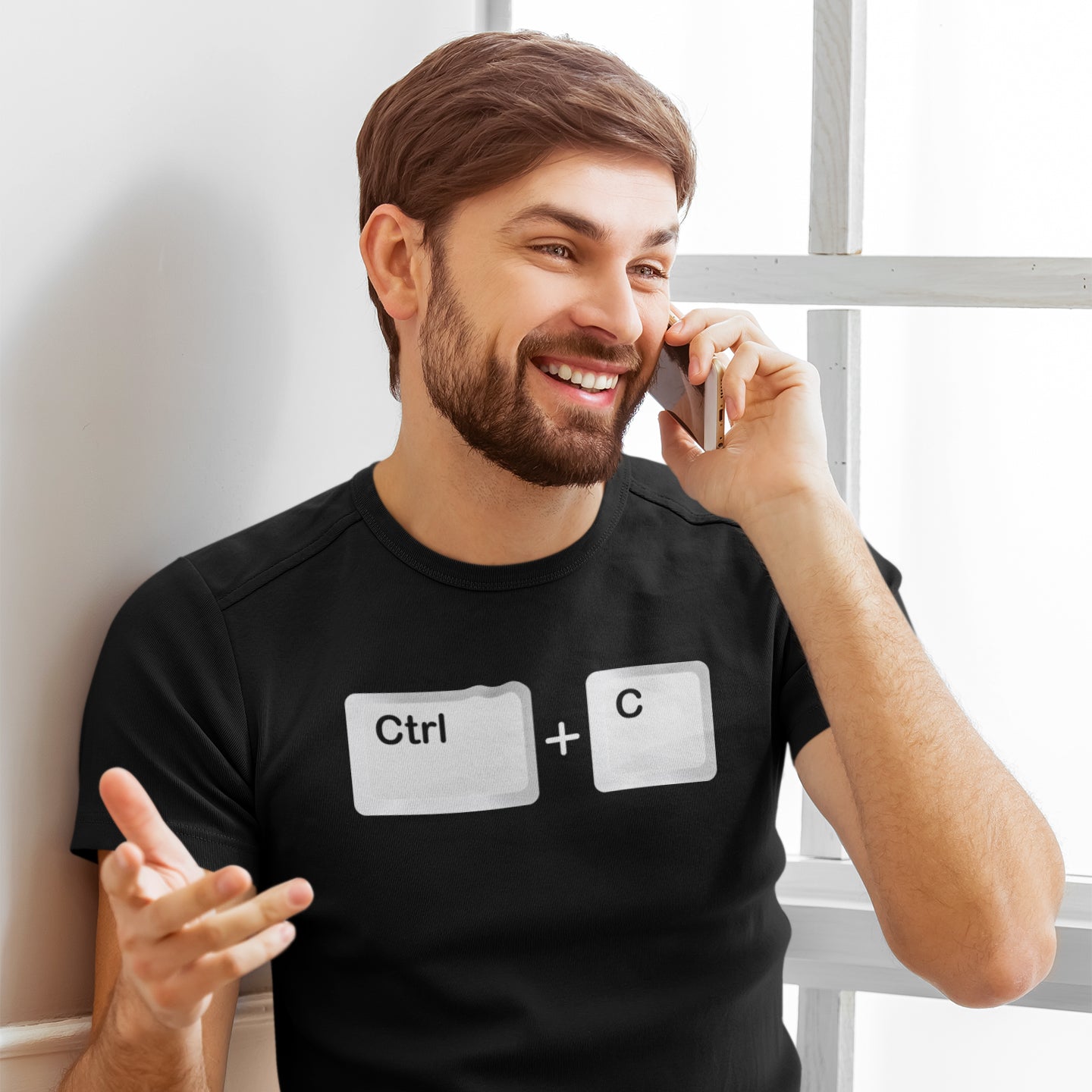 hombre con camiseta ctrl c copiar regalo dia del padre madre en color negro