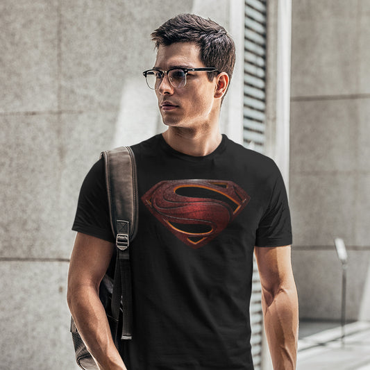 hombre con camiseta el hombre de acero superman en color negro