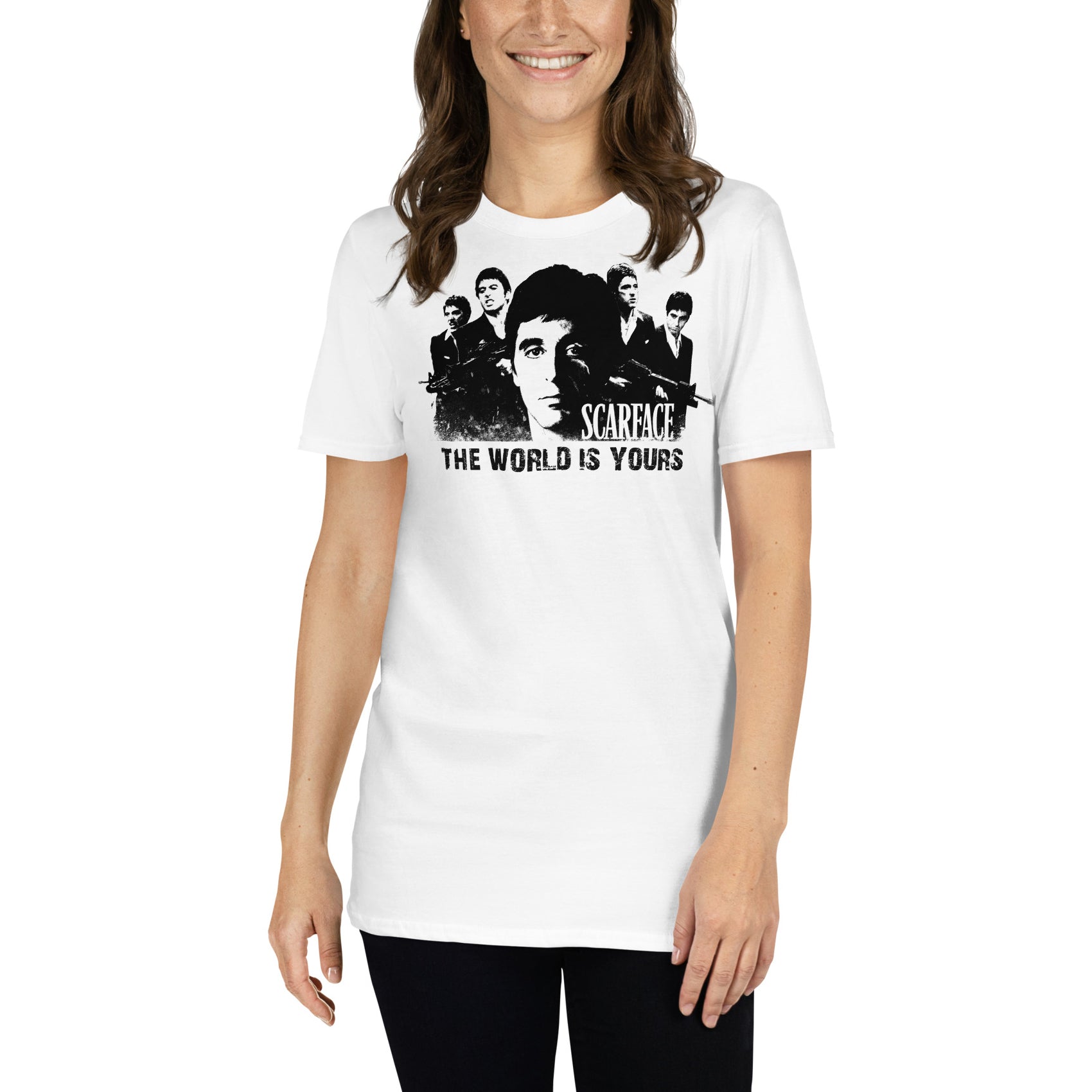 mujer con camiseta el mundo es tuyo scarface tony montana the world is yours en color blanco