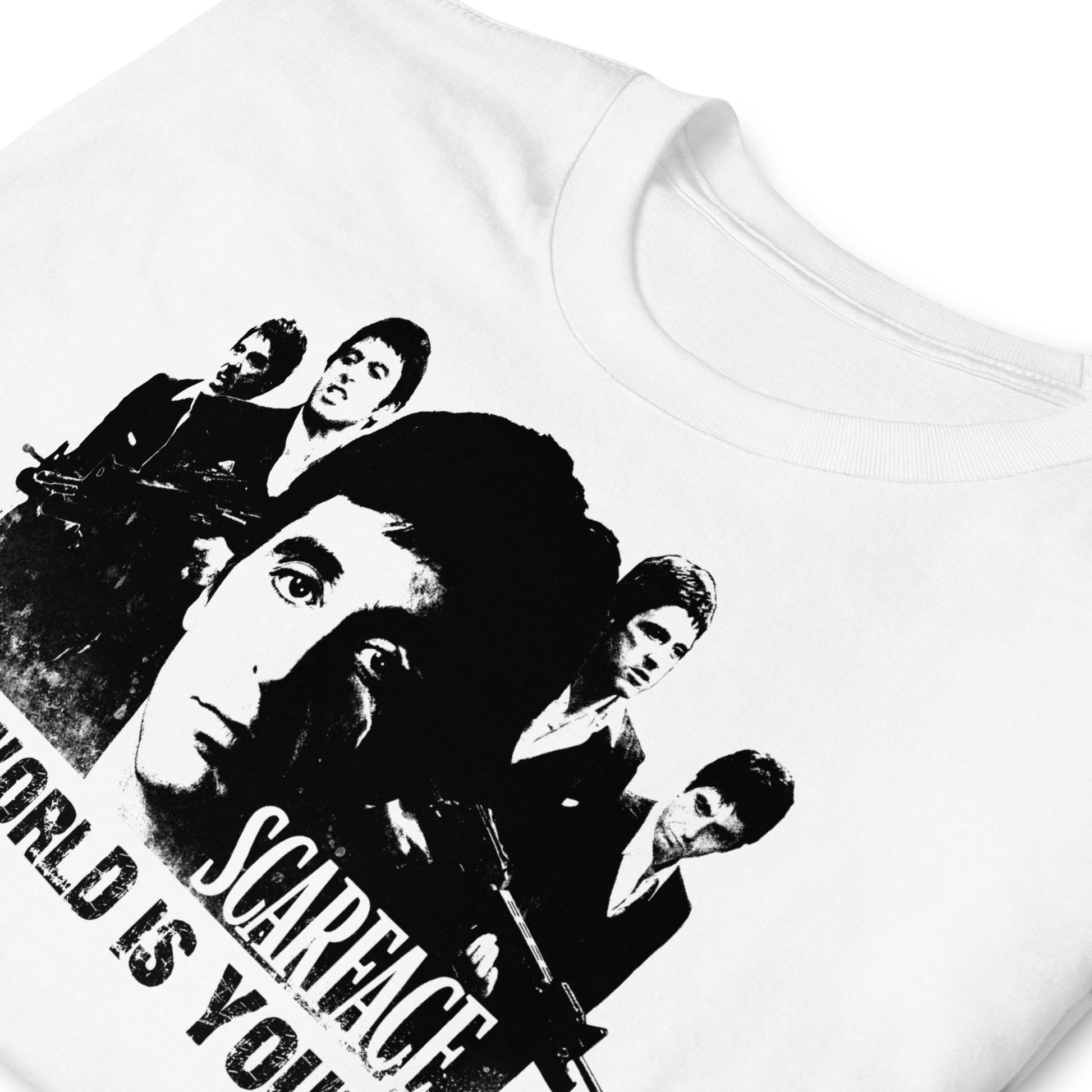 detalle de camiseta el mundo es tuyo scarface tony montana the world is yours en color blanco