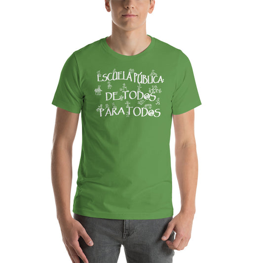 hombre con camiseta escuela publica de todos para todos en color verde