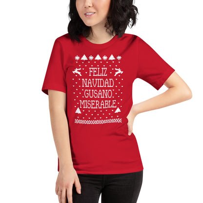 mujer con camiseta feliz navidad gusano miserable de solo en casa en color rojo