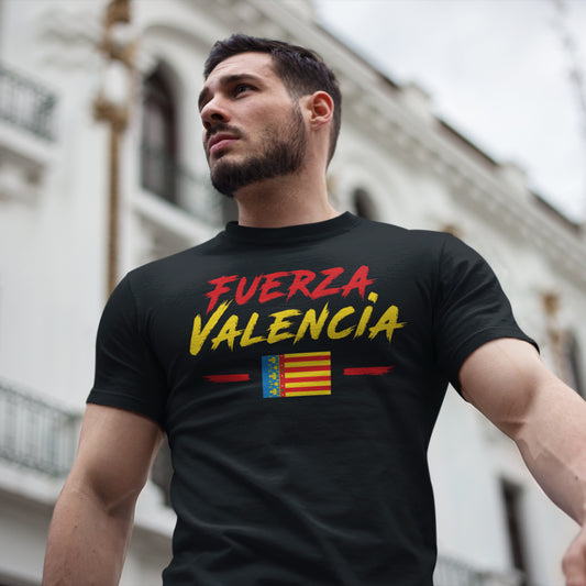 hombre con camiseta fuerza valencia en color negro