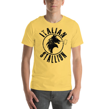 hombre con camiseta italian stallion rocky balboa en color amarillo