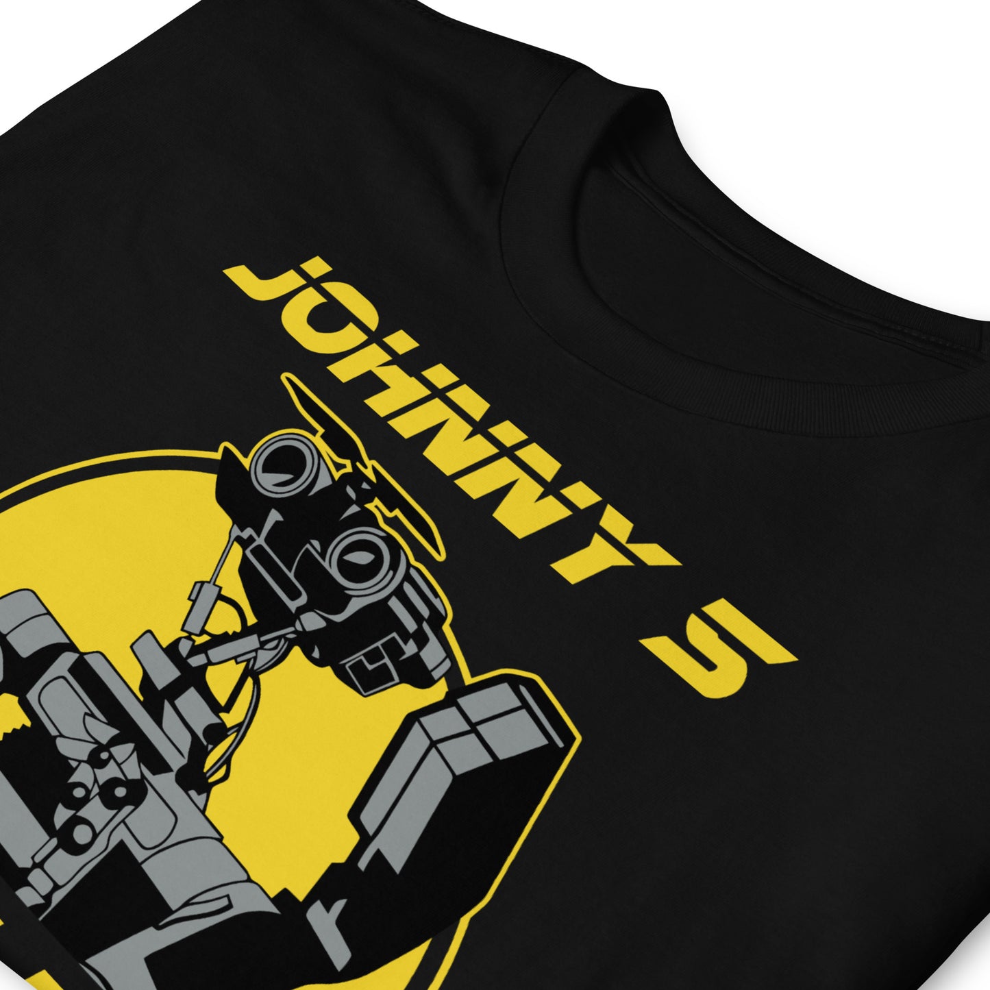 detalle de camiseta johnny 5 is alive cortocircuito en color negro