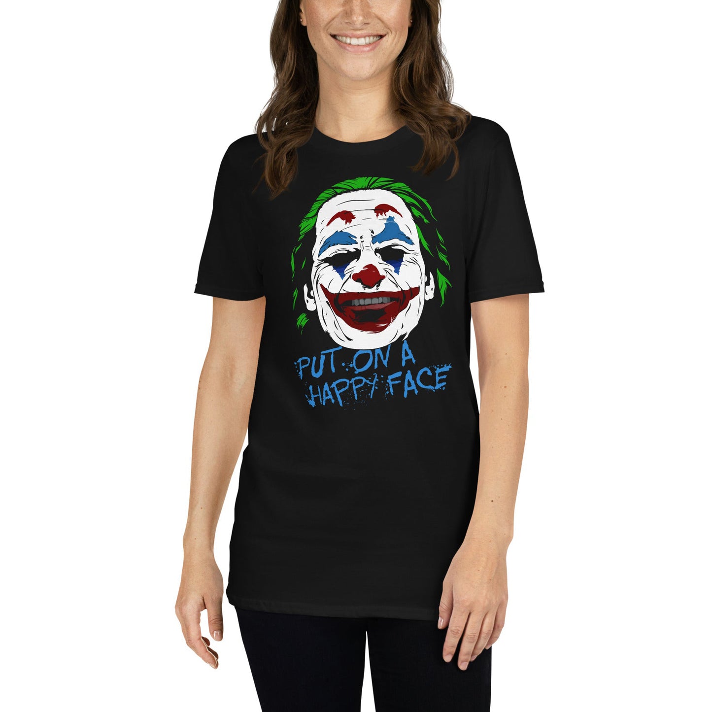 mujer con camiseta de joker en color negro