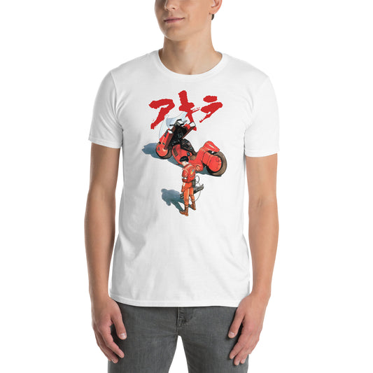 hombre con camiseta kaneda moto akira en color blanco