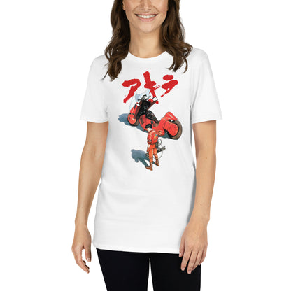 mujer con camiseta kaneda moto akira en color blanco