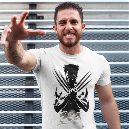 hombre con camiseta lobezno wolverine en color blanco