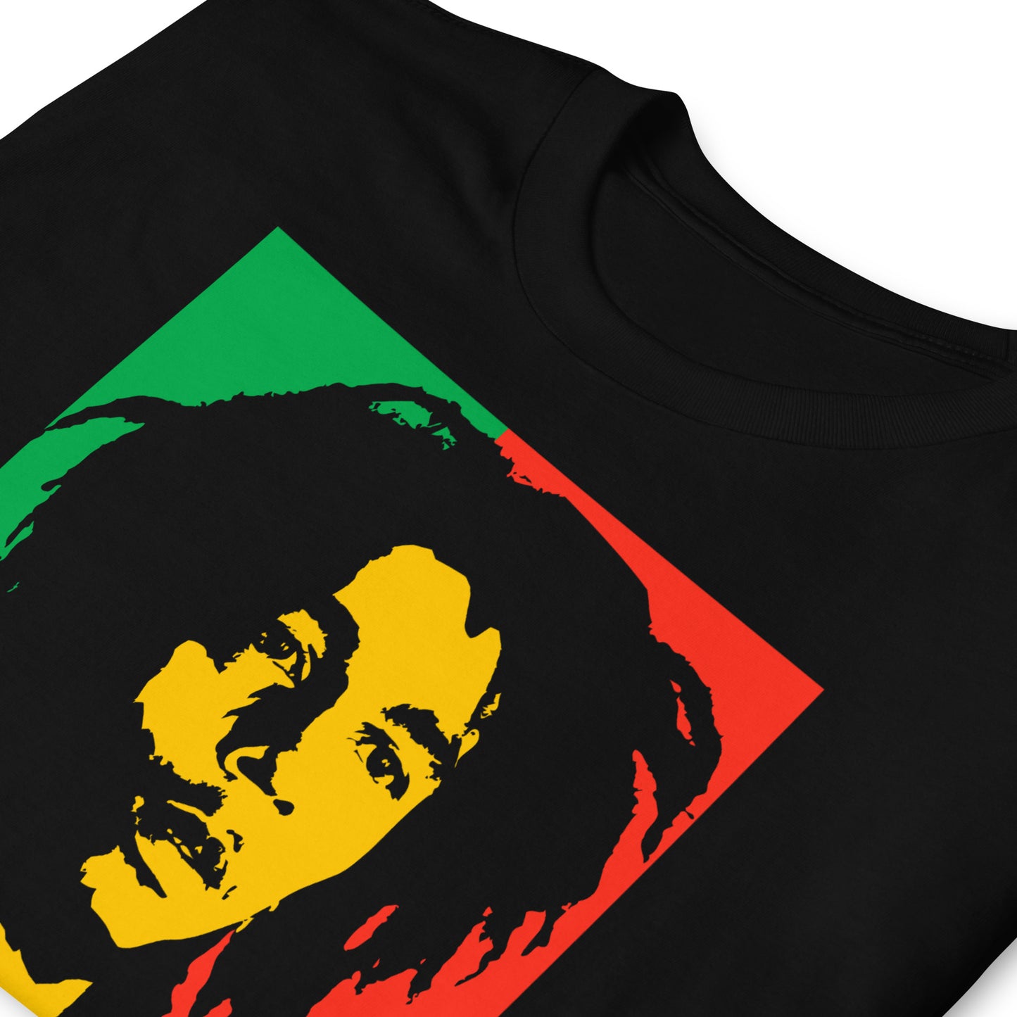 detalle de camiseta one love bob marley en color negro