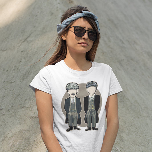 mujer con camiseta peaky blinders shelby brothers tommy arthur en color blanco