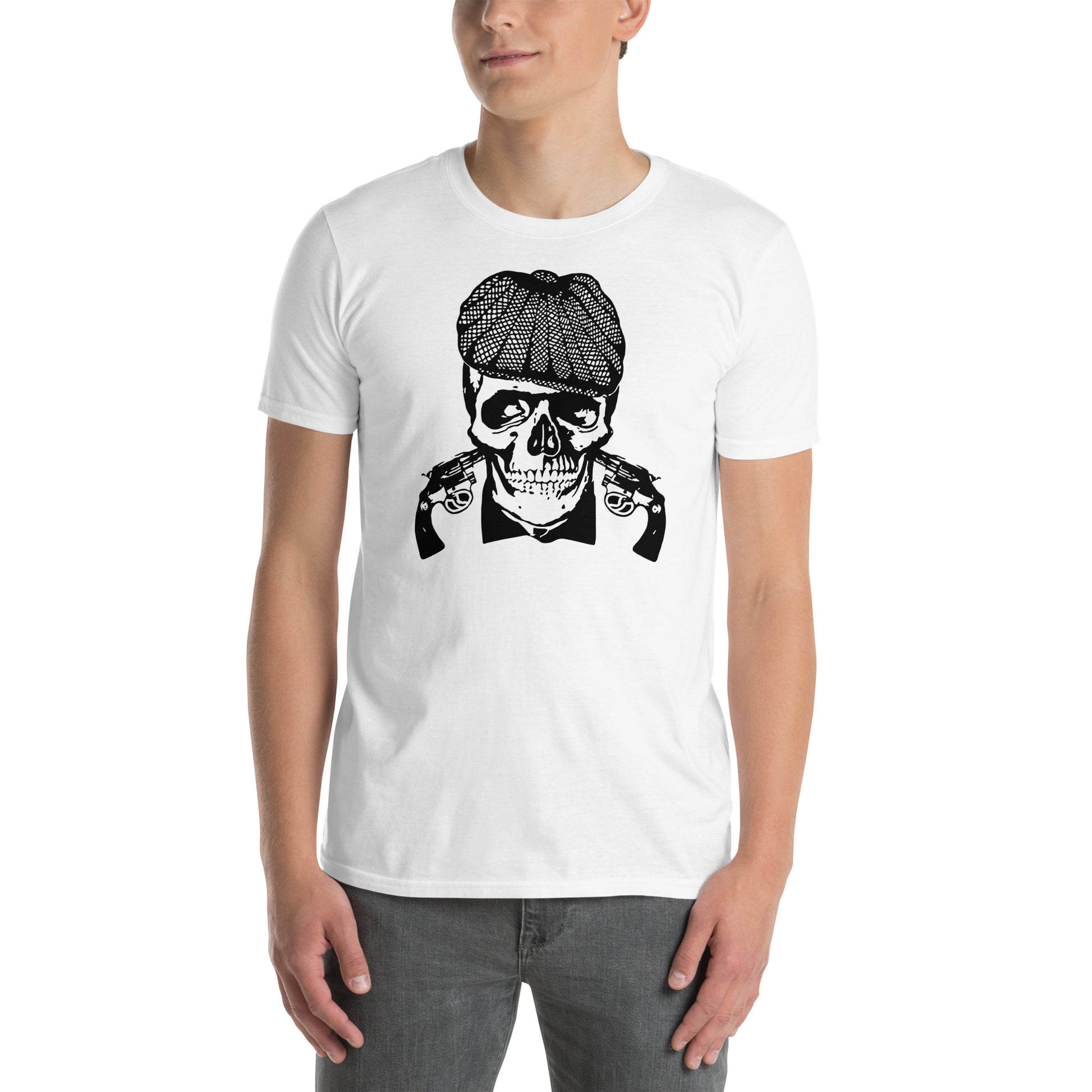 hombre con camiseta peaky blinders shelby skull tommy en color blanco