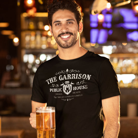 hombre con camiseta peaky blinders the garrison pub shelby en color negro