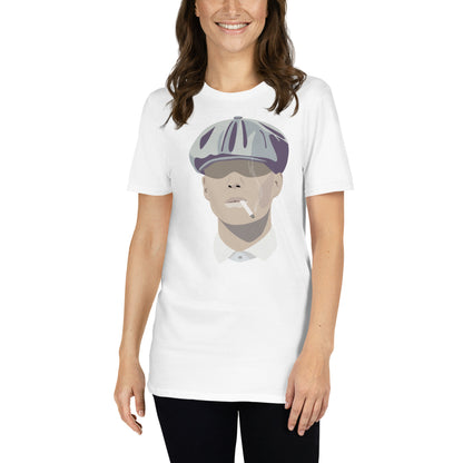 mujer con camiseta peaky blinders tommy shelby con cigarro en color blanco