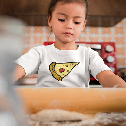 niña con camiseta de porción de pizza en color blanco