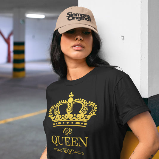 mujer con camiseta queen reina corona regalo dia de la madre en color negro