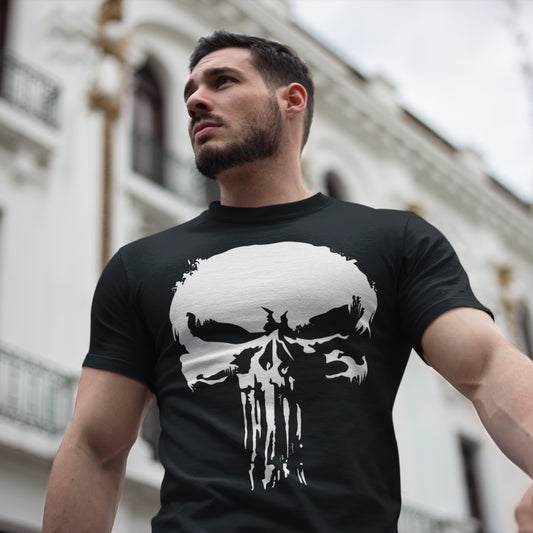 hombre con camiseta skull the punisher el castigador en color negro