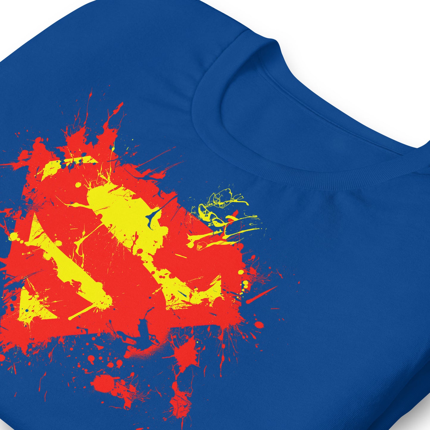 detalle de camiseta superman el hombre de acero splatter en color azul royal