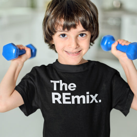 niño con camiseta the remix infantil en color negro