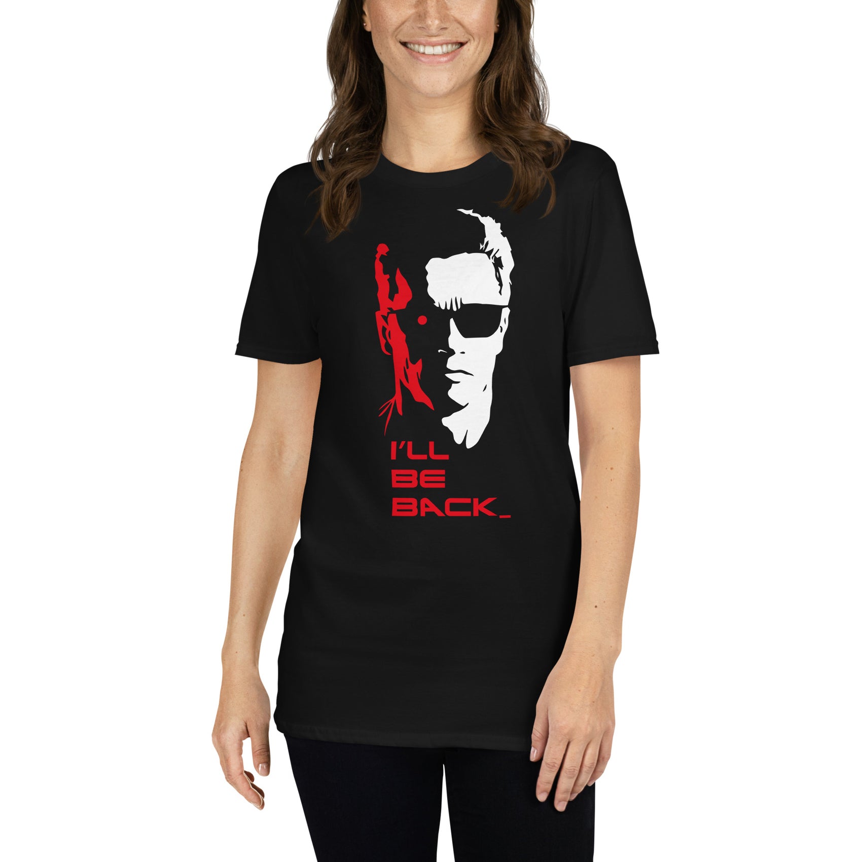 mujer con camiseta volvere ill be back terminator en color negro