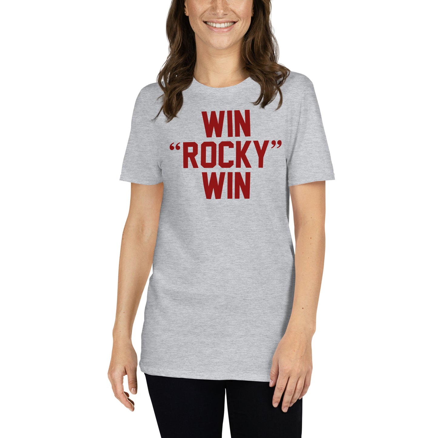 mujer con camiseta win rocky win balboa en color gris