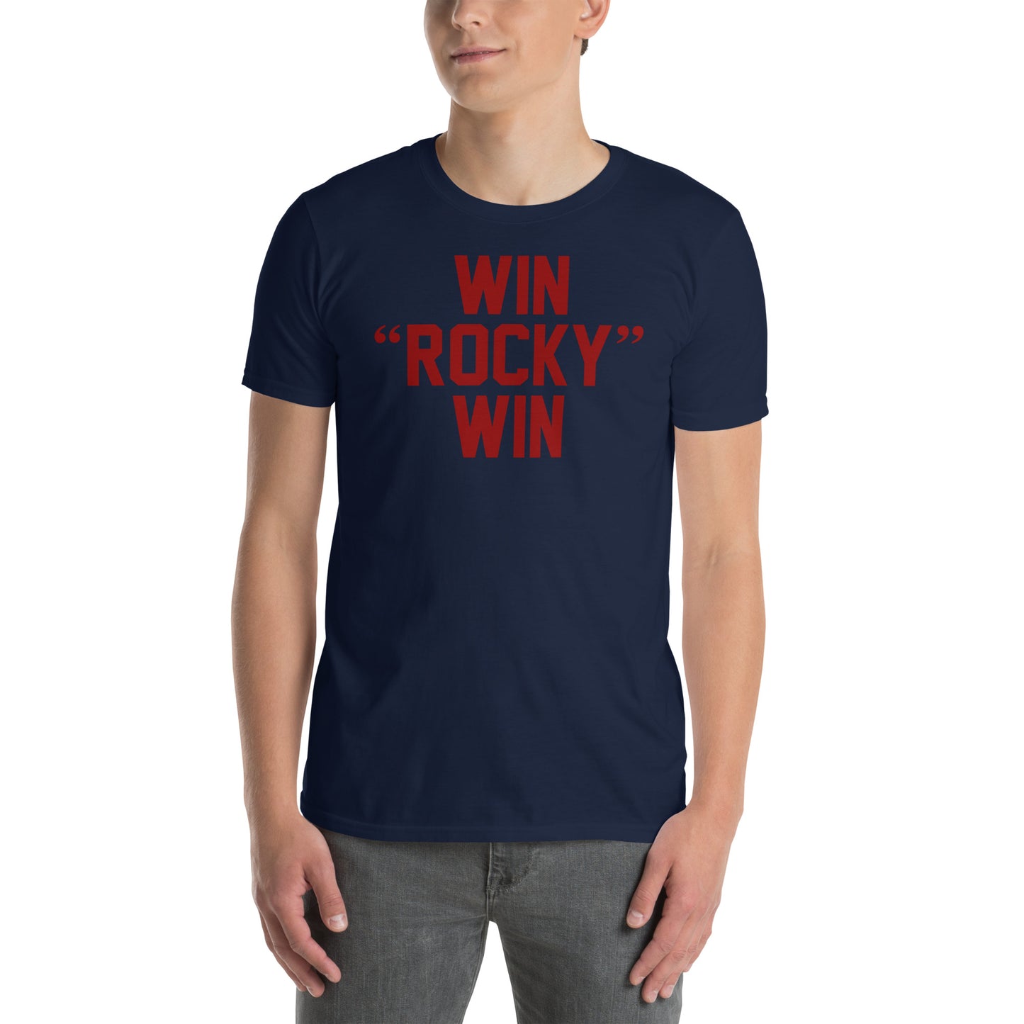 hombre con camiseta win rocky win balboa en color azul marino