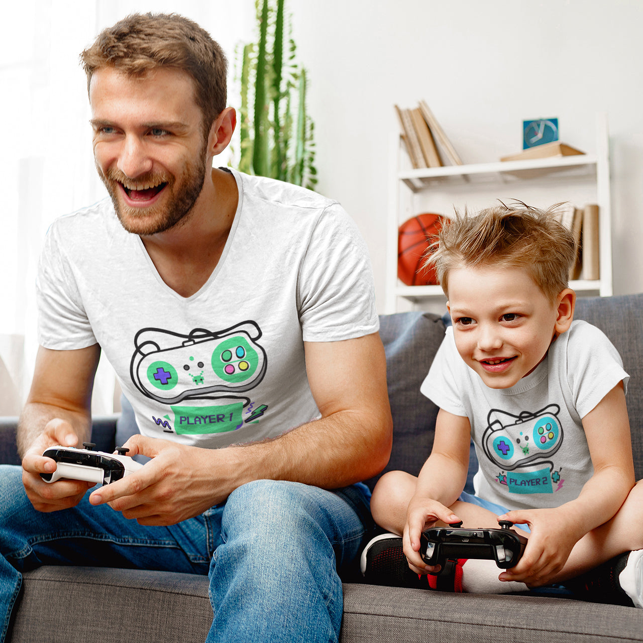 padre e hijo con camisetas player 1 player 2 regalo dia del padre madre en color blanco