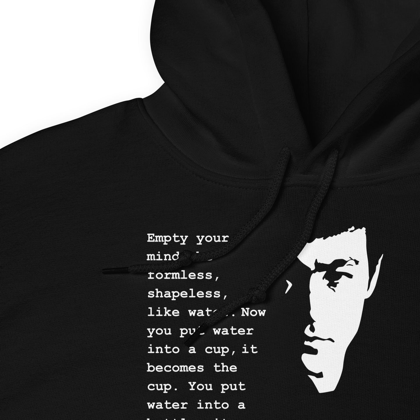 detalle de sudadera con capucha be water my friend de bruce lee en color negro