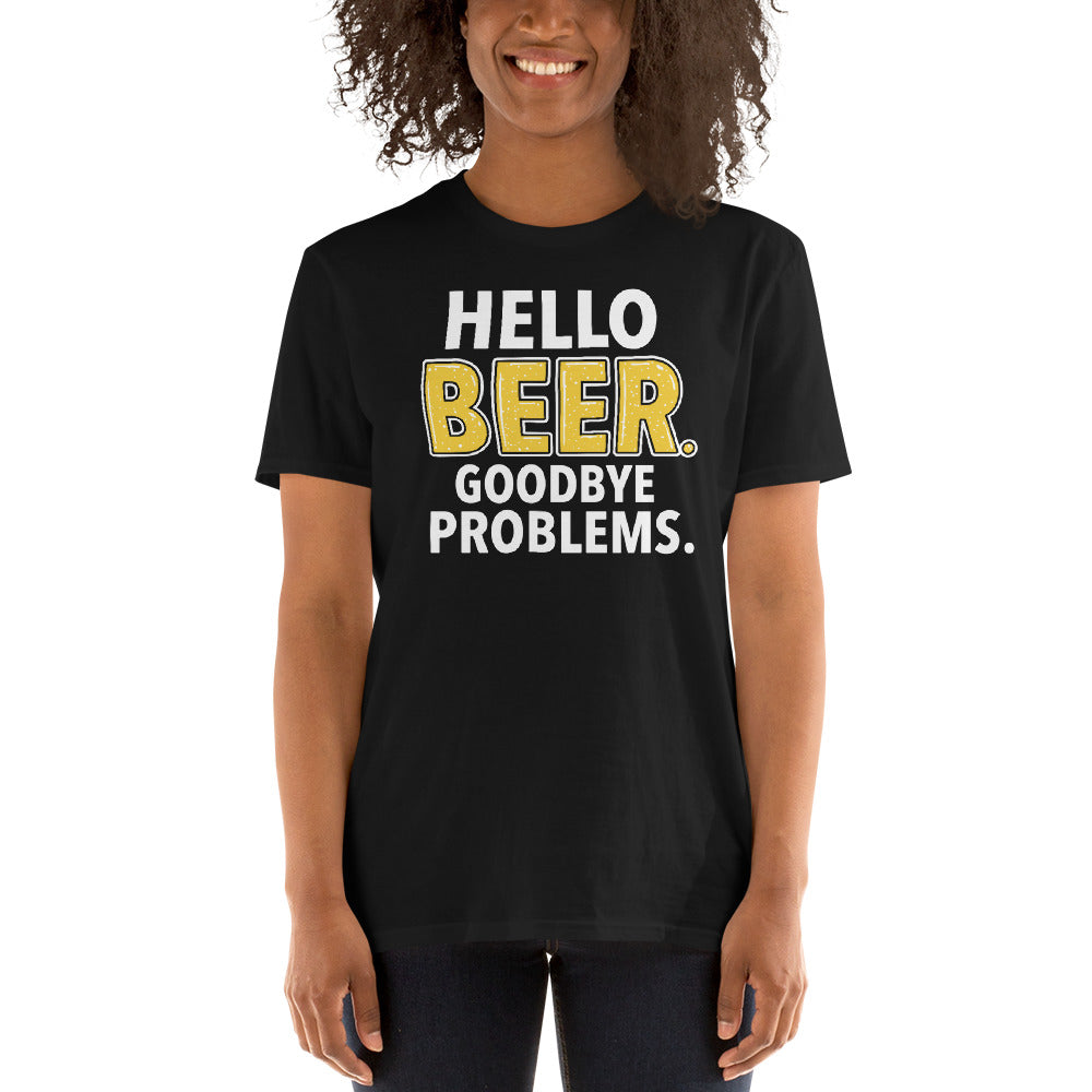 mujer con camiseta hello beer goodbye problems en color negro