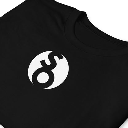 detalle de camiseta con logo so de siempre original en color negro